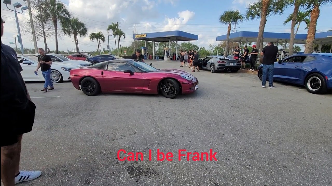 Daytime Showdown: Dodge Hellcat vs. C6 Chevrolet Corvette on the Streets