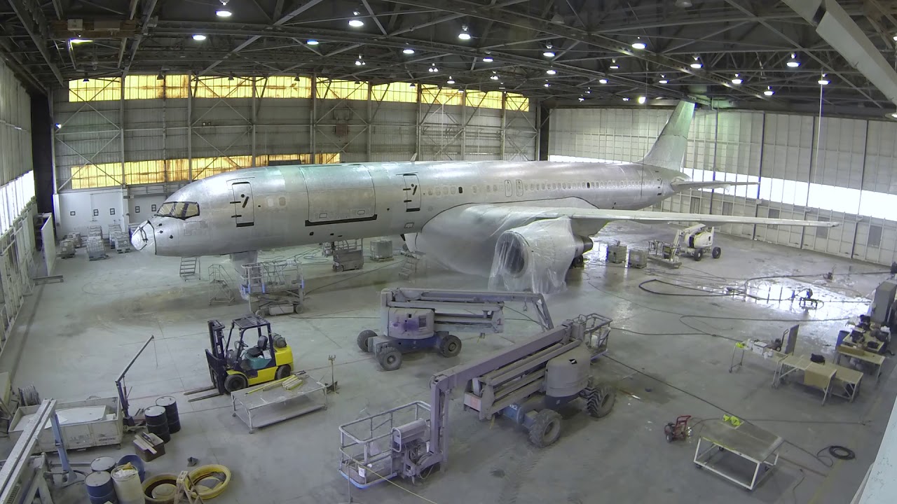Timelapse: Watch a United Airlines Plane Get a Stunning Transformation into a FedEx Aircraft