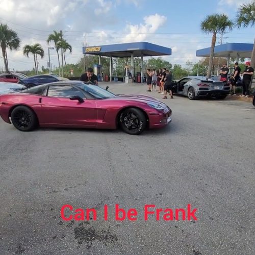 Daytime Showdown: Dodge Hellcat vs. C6 Chevrolet Corvette on the Streets